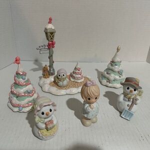 Precious Moments 8 pc WE'RE A FAMILY THAT STICKS TOGETHER 730114 Special Issue